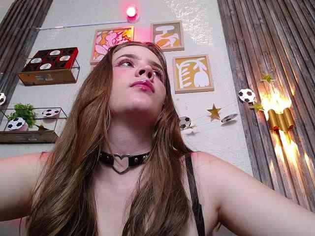 PrettyAriel webcam