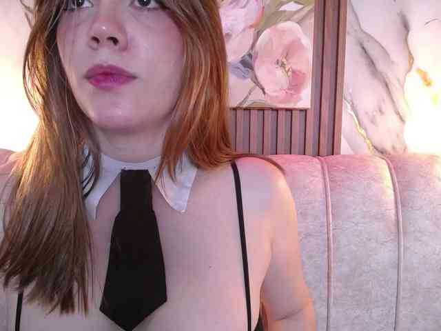 PrettyAriel webcam