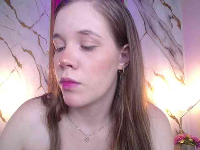 PrettyAriel webcam