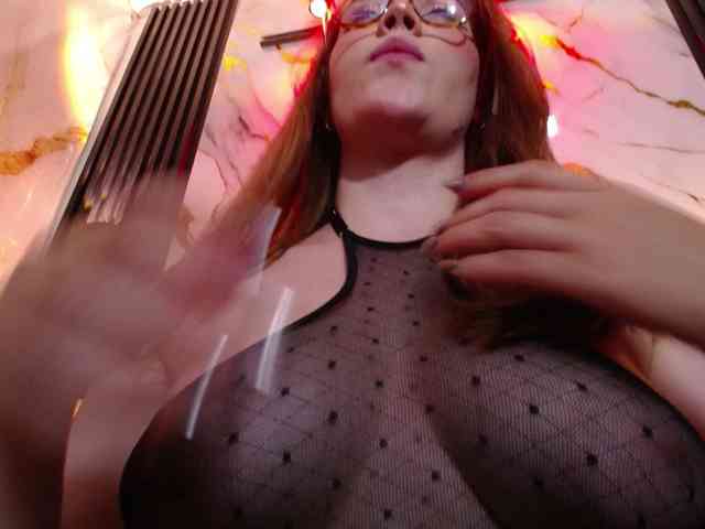 PrettyAriel webcam
