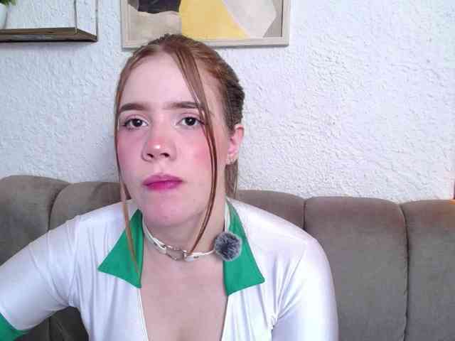 PrettyAriel webcam