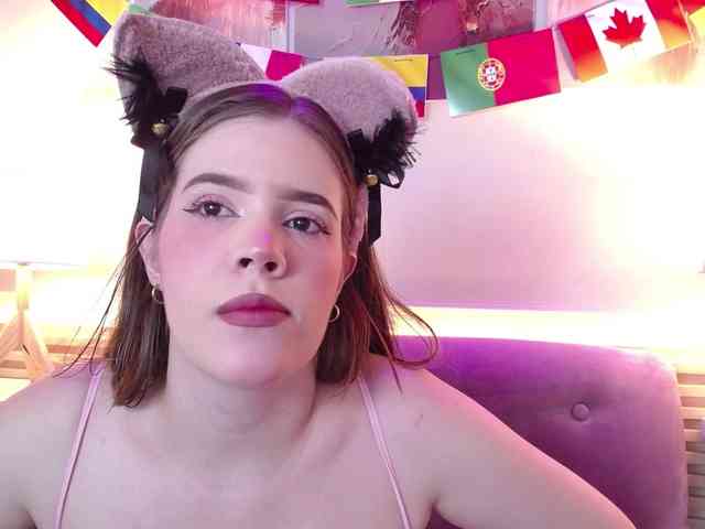 PrettyAriel webcam