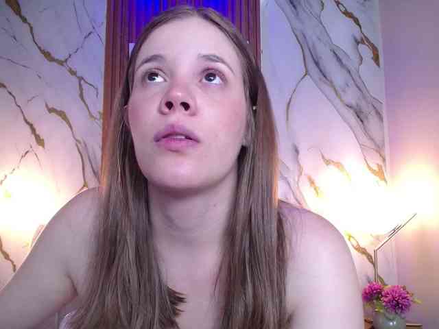 PrettyAriel webcam
