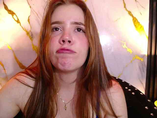 PrettyAriel webcam