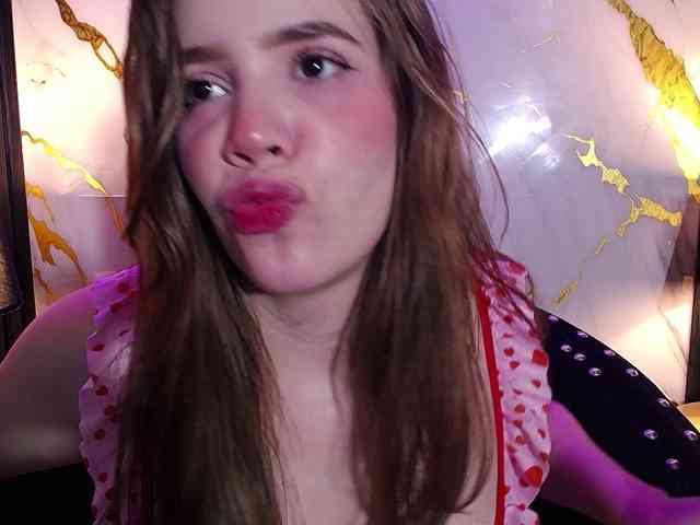 PrettyAriel webcam