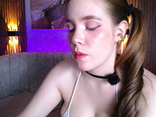 PrettyAriel webcam