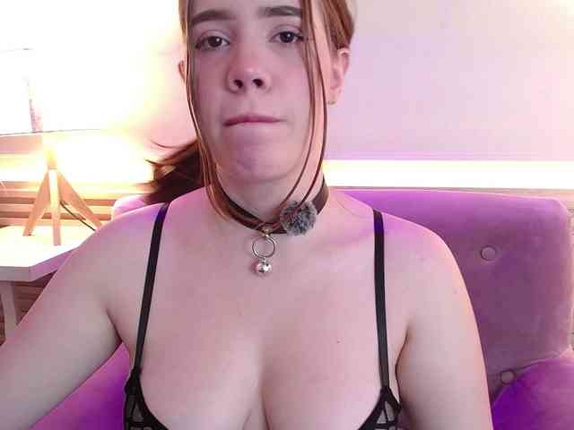 PrettyAriel webcam