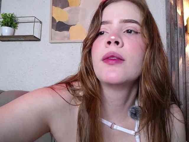 PrettyAriel webcam