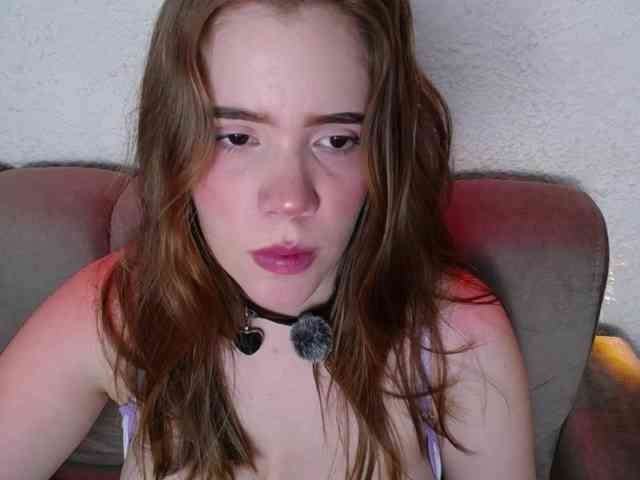 PrettyAriel webcam
