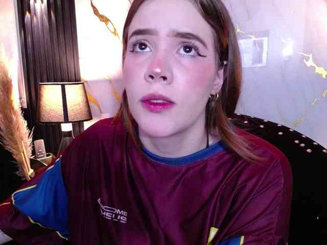 PrettyAriel webcam