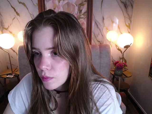 PrettyAriel webcam