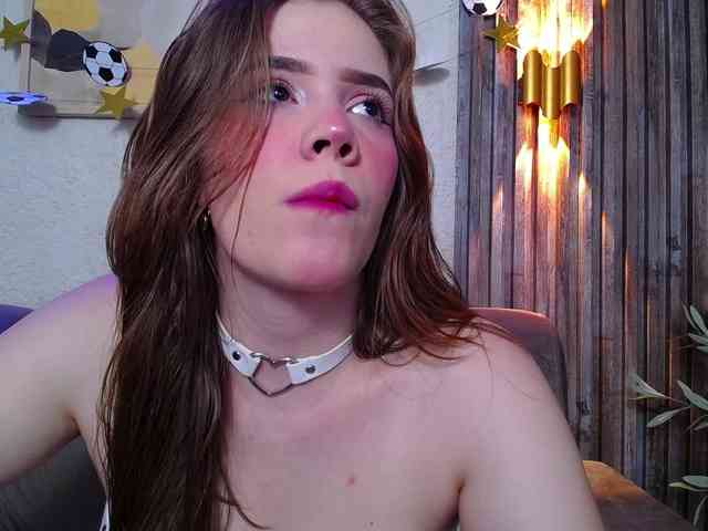 PrettyAriel webcam