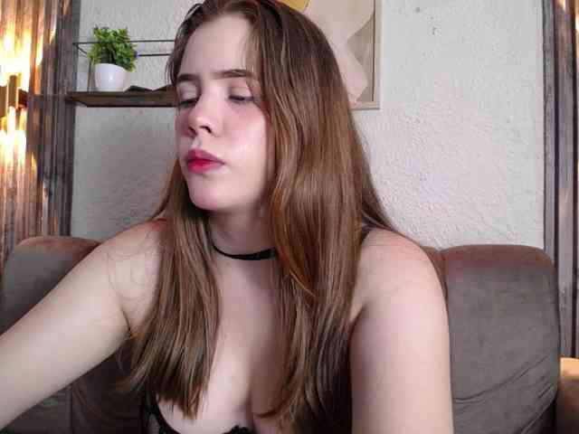 PrettyAriel webcam