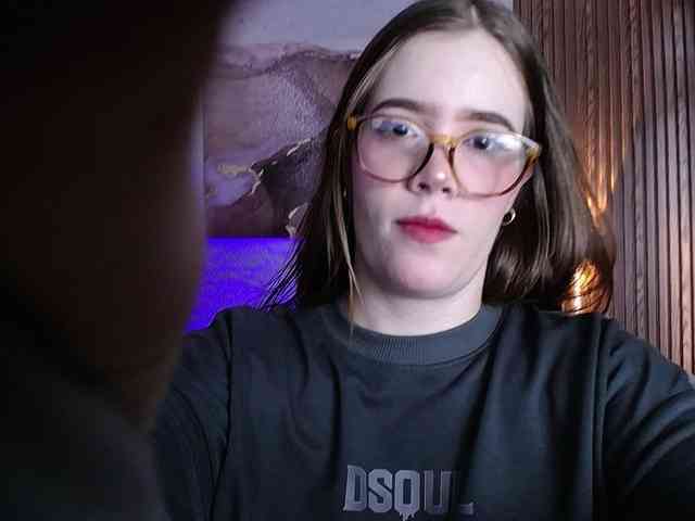 PrettyAriel webcam