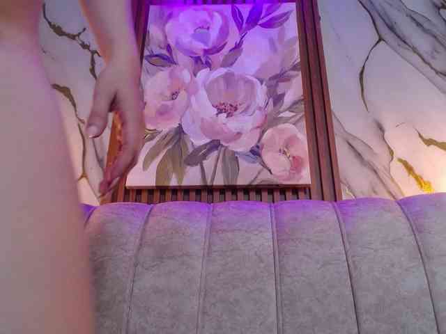 PrettyAriel webcam