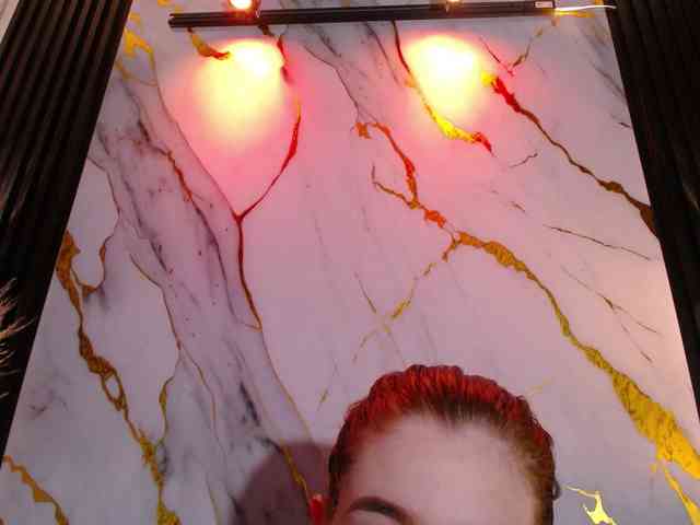 PrettyAriel webcam