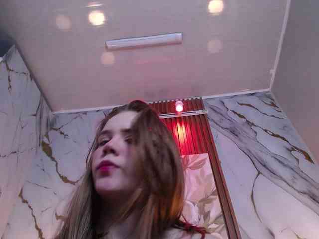 PrettyAriel webcam