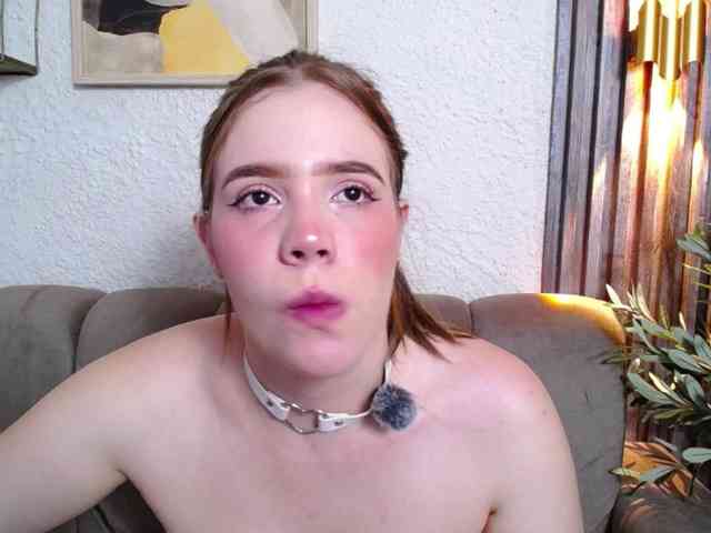PrettyAriel webcam