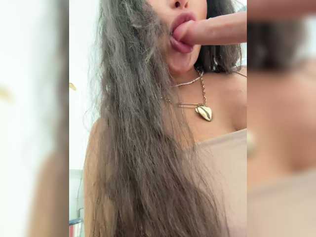 Kiss-krisss live cam on BongaCams