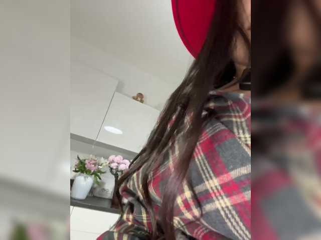 Kiss-krisss live cam on BongaCams