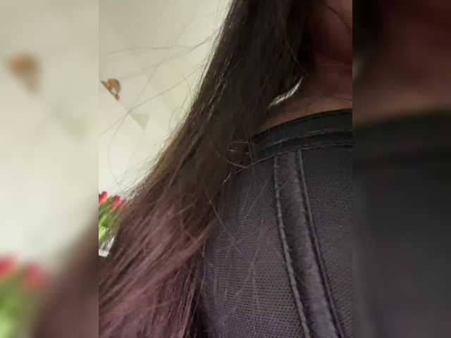 Kiss-krisss's BongaCams show and profile