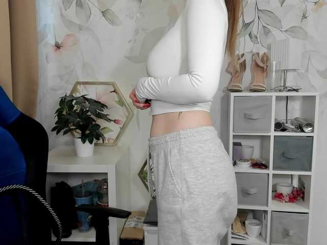 le modèle desireMegan est en webcam porno dans un show sur le site bongacams, il possède les tags suivants: White/Caucasian,Blonde,Shaved