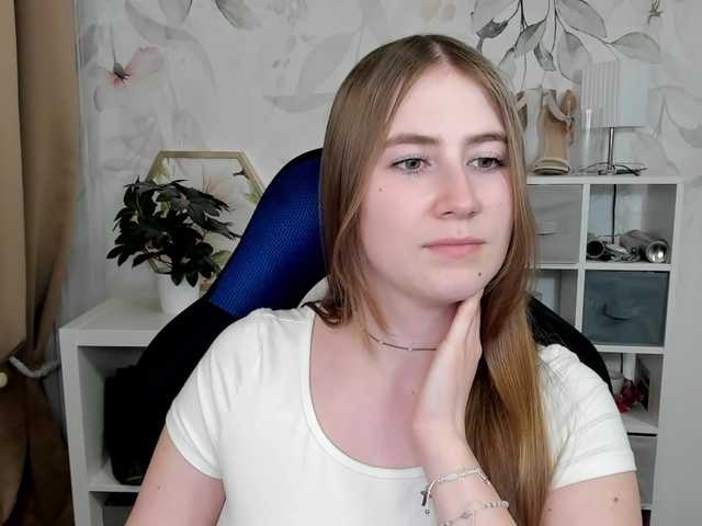 le modèle desireMegan est en webcam porno dans un show sur le site bongacams, il possède les tags suivants: White/Caucasian,Blonde,Shaved