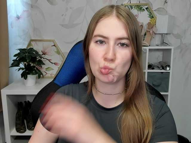 desireMegan live cam on BongaCams