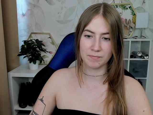 Model: desireMegan