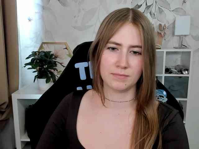 Model: desireMegan