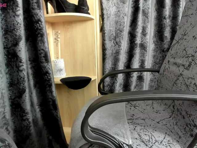 -Squirrel live webcam show