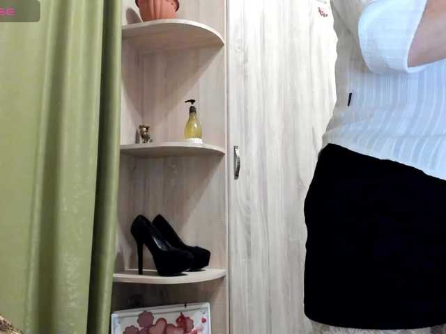 -Squirrel's BongaCams show and profile