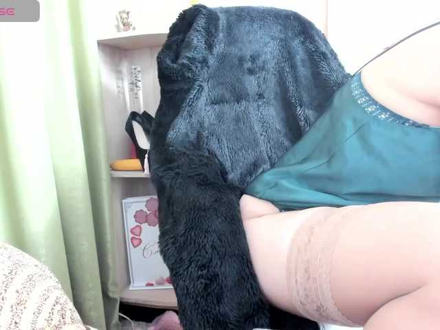 -Squirrel's BongaCams show and profile