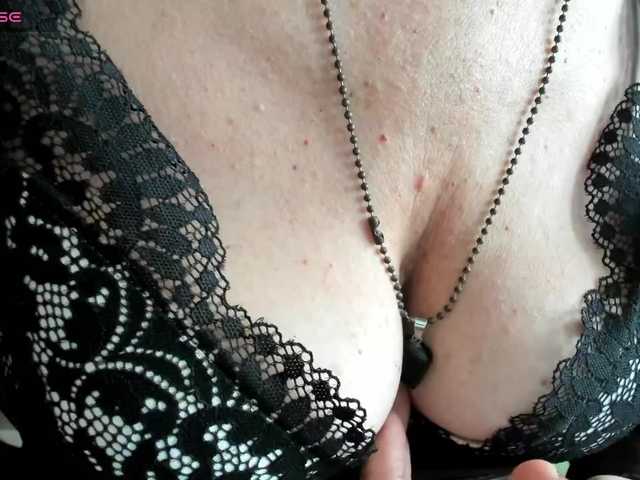 -Squirrel live cam on BongaCams
