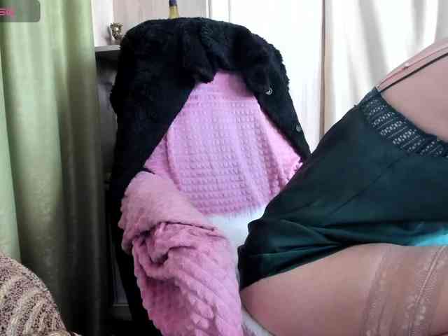 Squirrel-on-the-Bong webcam