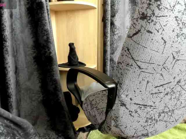 Squirrel-on-the-Bong webcam