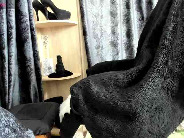 Squirrel-on-the-Bong webcam
