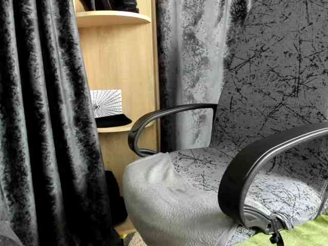 Squirrel-on-the-Bong webcam