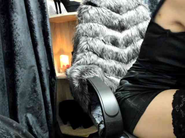 模特: Squirrel-on-the-Bong