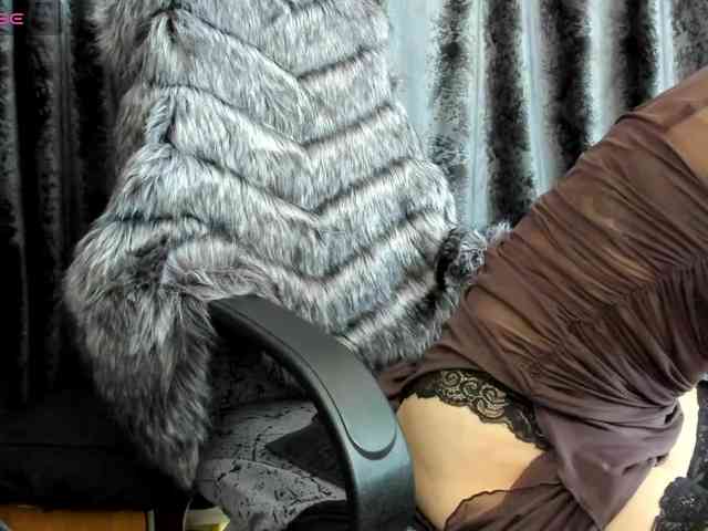Squirrel-on-the-Bong webcam