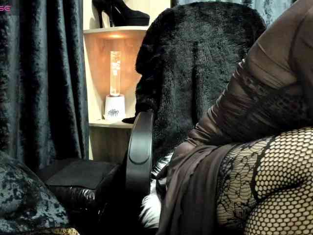 Squirrel-on-the-Bong webcam