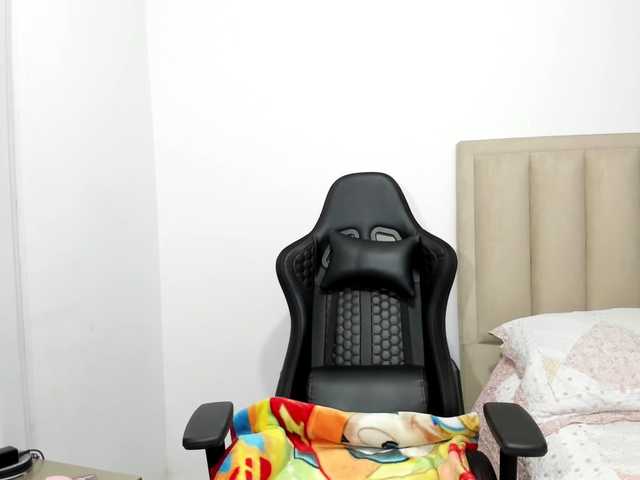 le modèle ChloeMiller69 est en webcam porno dans un show sur le site bongacams, il possède les tags suivants: Latino/Hispanic,Blonde,Shaved