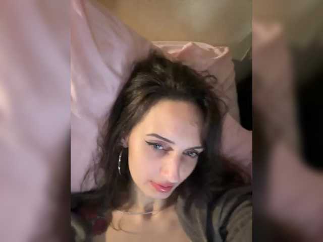 le modèle Wow-Eva est en webcam porno dans un show sur le site bongacams, il possède les tags suivants: White/Caucasian,Brunette,Shaved
