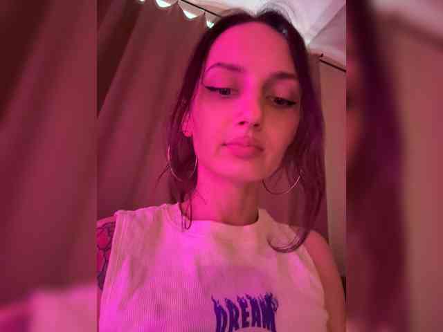 Bu model şu anda canlı. Wow-Eva