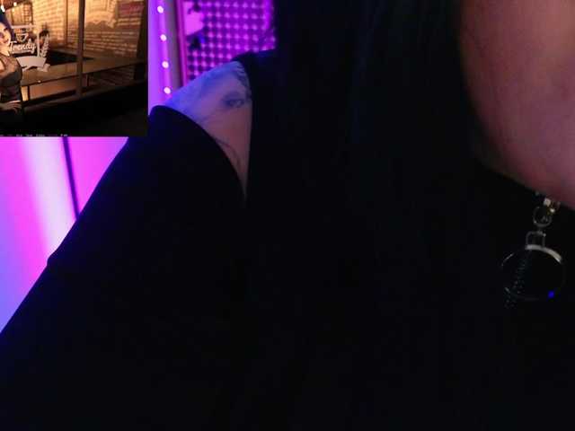 Laura-Wicked live cam