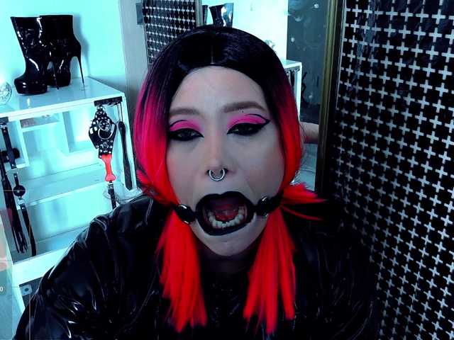 Laura-Wicked's BongaCams show and profile