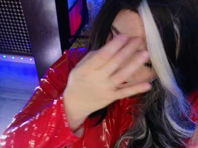Laura-Wicked live cam