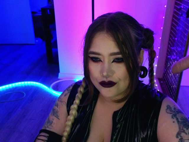 laura-wicked live sex show
