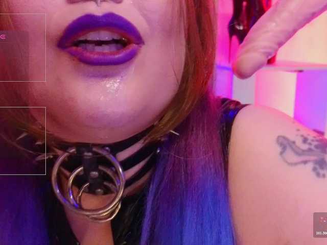 Laura-Wicked live cam