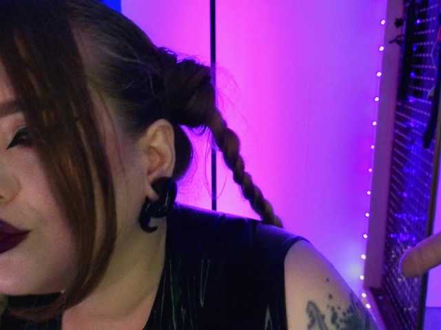 laura-wicked cam belle